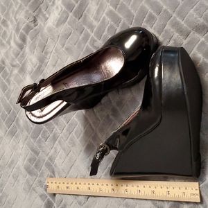 Black patent platform slingbacks